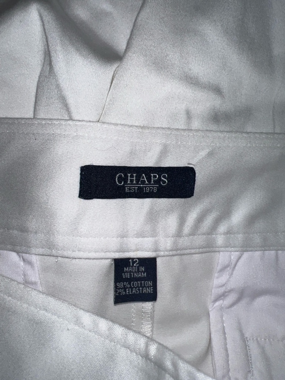 Chaps White Stretch Knee-Length Shorts with Gold Buttons Size 12 NWT 0406265 - Picture 5 of 6
